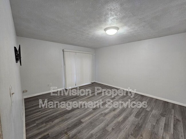 Building Photo - 966 Pine Hollow Rd