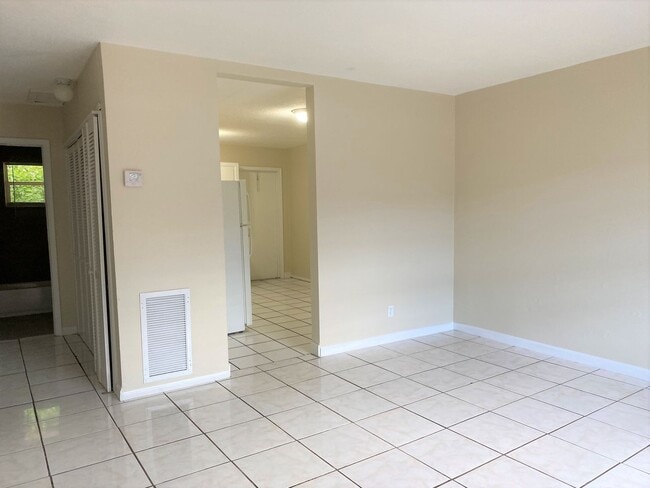 Building Photo - 4051 SW 23rd St