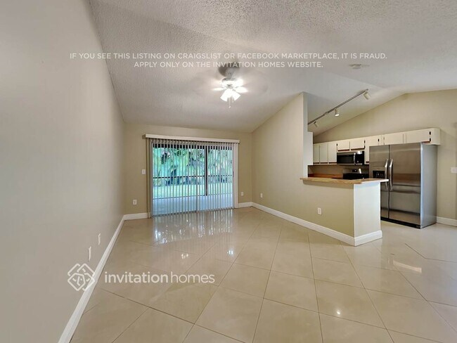 Building Photo - 10025 SW 139th Pl