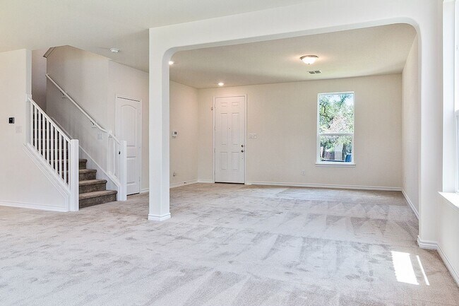 Entrada y sala flexible - 26019 Florencia Villa