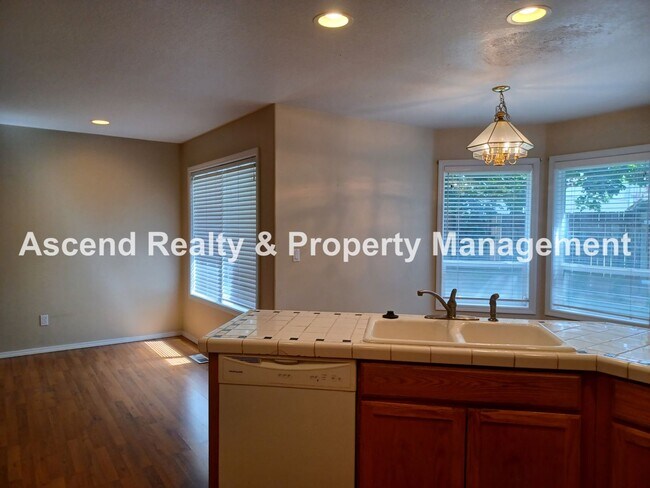 Building Photo - 3 Bed on CuldeSac Close to Intel, Orenco S...