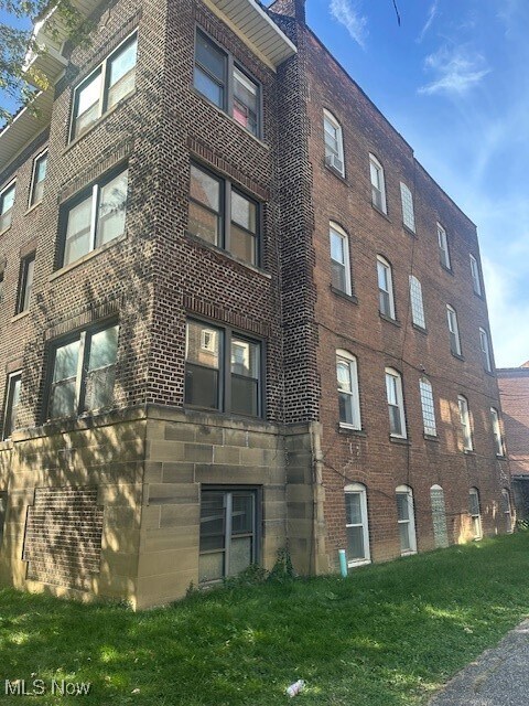 2617 Euclid Heights Blvd Cleveland, OH 44106 – photo 1