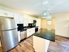 Building Photo - 466 Efts Ln