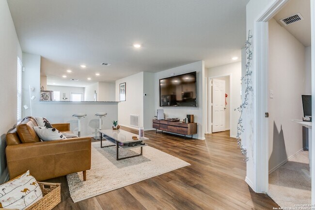 Foto del edificio - 5911 Bluestem Wy
