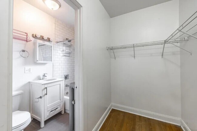 Building Photo - 2643 N Spaulding Ave