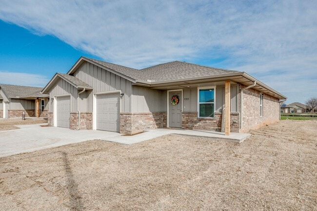 Building Photo - 55 & UP!  2 bed 2 full bath 1 car garage! ...