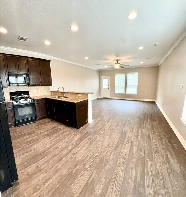 Foto del edificio - 32 Woodland Hills Dr