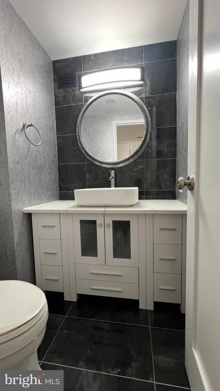 Foto del edificio - 3701 S George Mason Dr