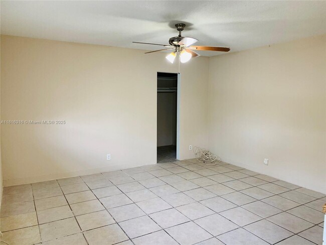Foto del edificio - 3049 NW 9th Ave
