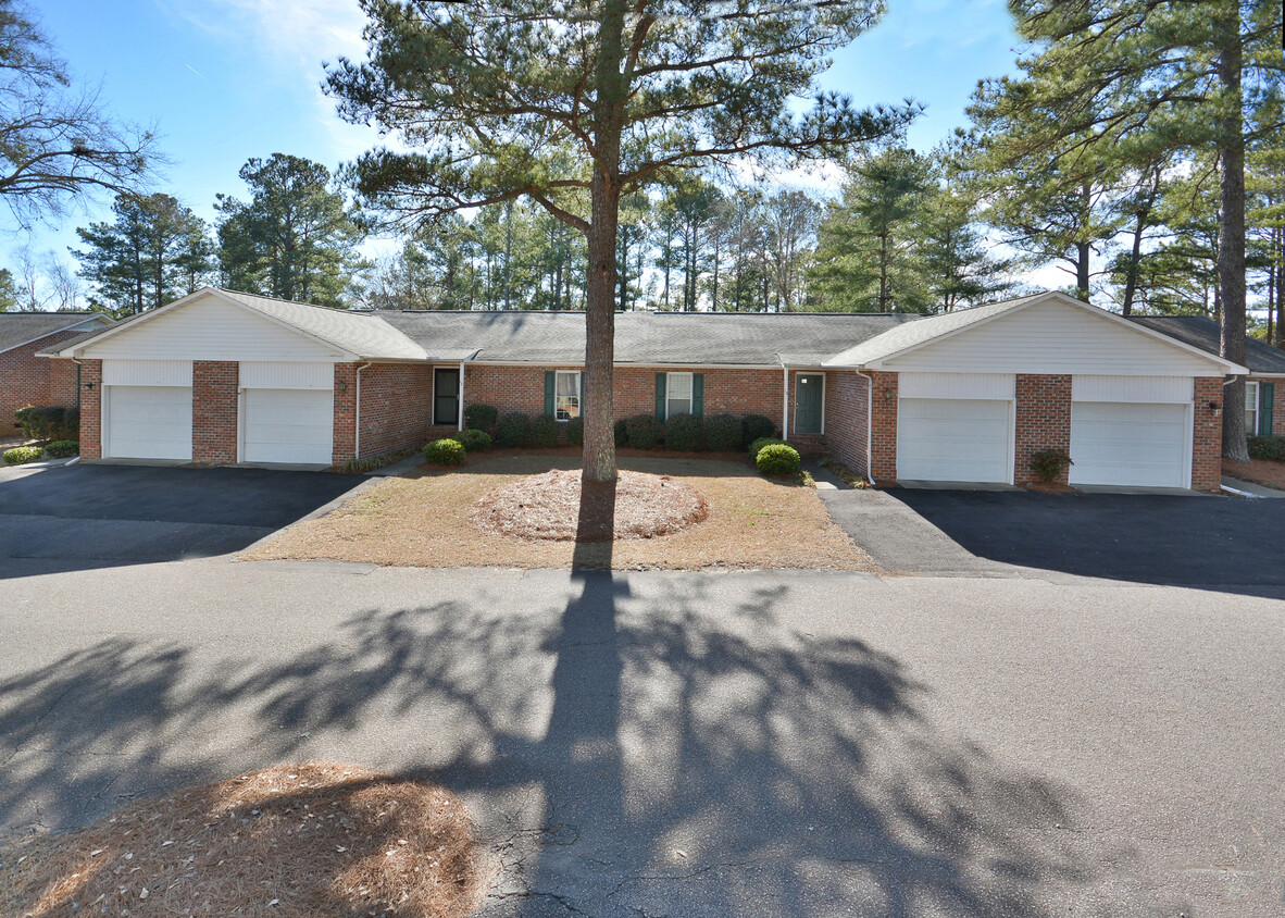 Casas adosadas Riverbirch en Southern Pines, NC - Riverbirch Apartments