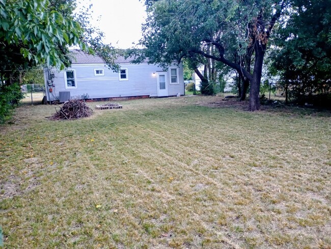 Photo - 209 E Douglas Dr (Midwest City, OK) House