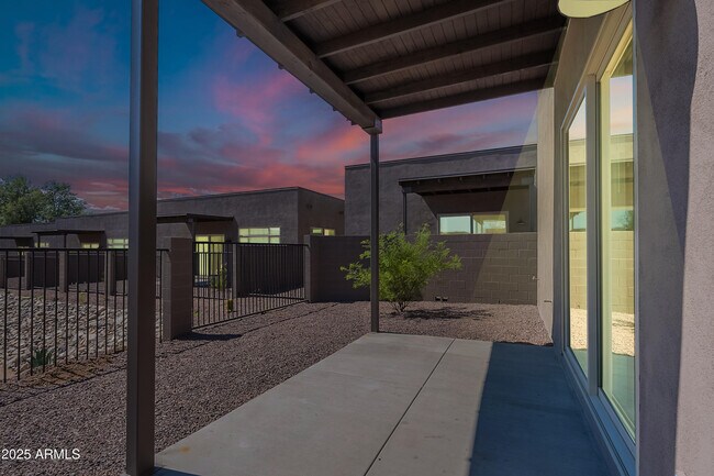 Foto del edificio - 6041 E Valley Way