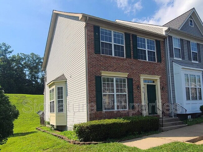Foto del edificio - 210 Hillside Ct