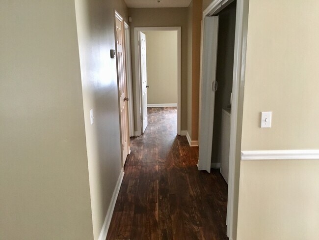 Foto del edificio - 1502 Medland Rd NW