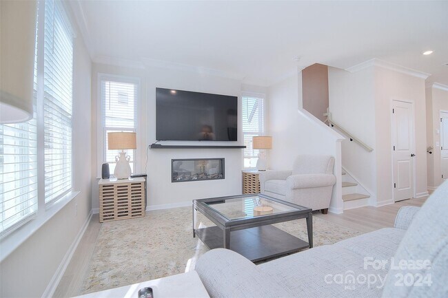 Building Photo - 5029 Nestling Spg St