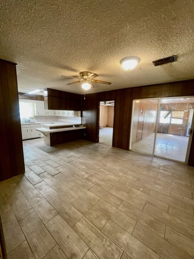 Building Photo - 115 Dawn Dr