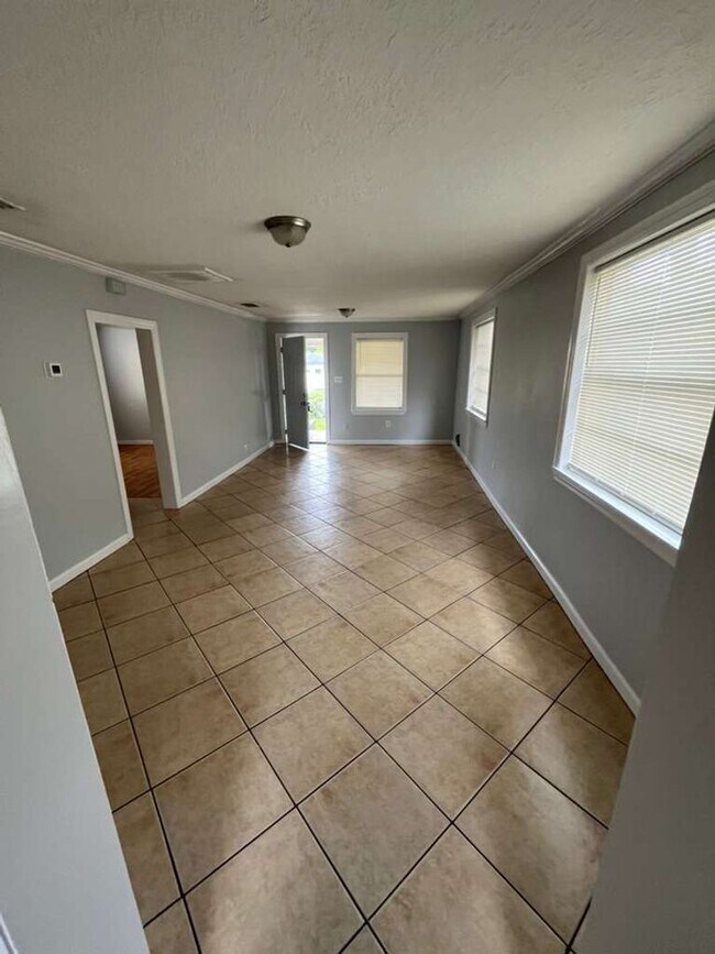 Foto del edificio - Beautiful 2 bedroom 1 bathroom Single Family House!