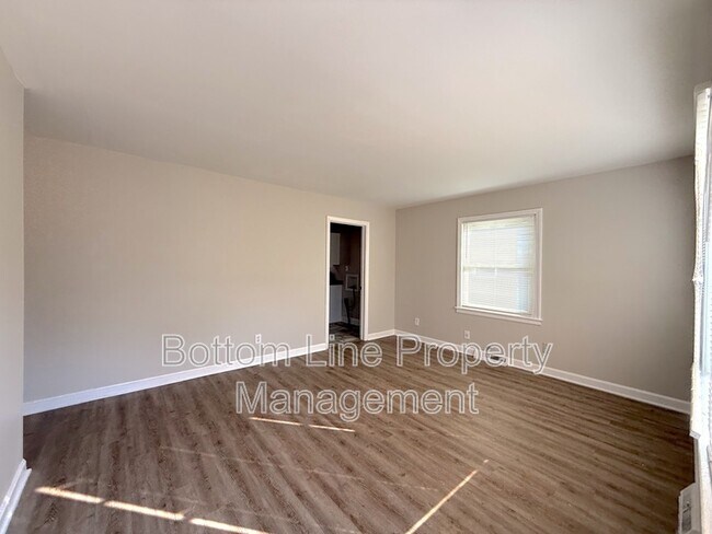 Building Photo - 1408 Dean St