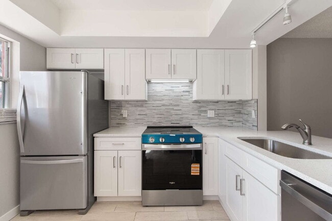 Building Photo - This 1 bedroom, 1 bathroom unit has been completed renovated in Palm Harbor