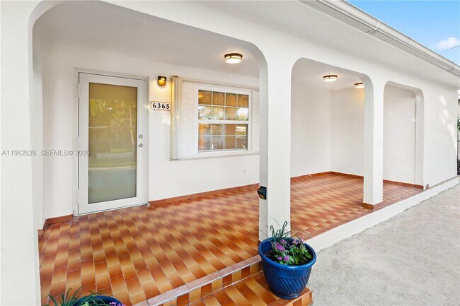 Building Photo - 6365 SW 33rd St