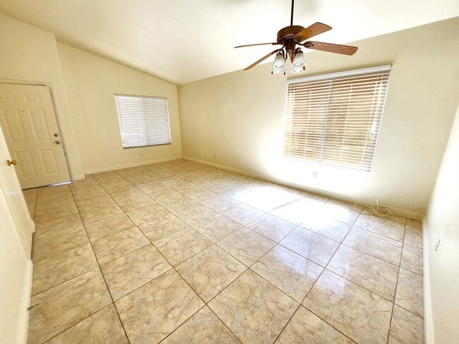 Foto del edificio - 137 Windy Creek Ave