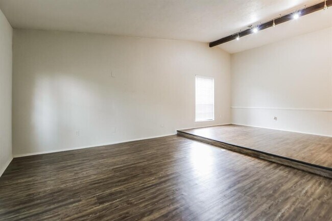 Foto del edificio - 3811 Broken Elm Dr