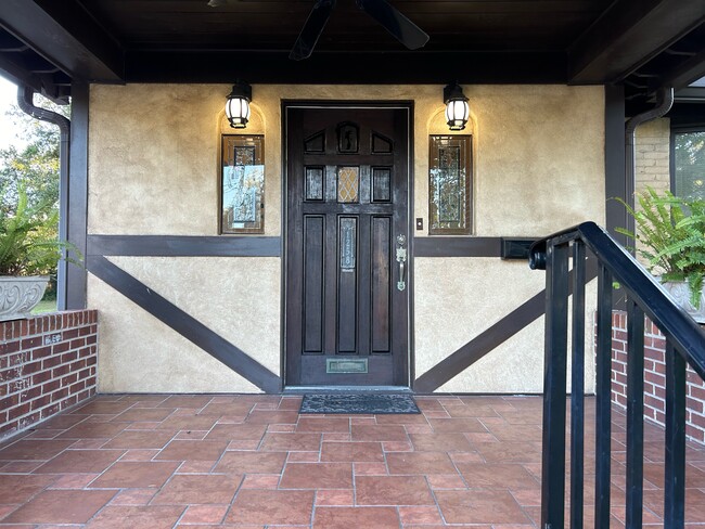 Foto del edificio - 1258 Monterey St