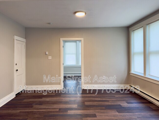 Building Photo - 122 Houston Ave