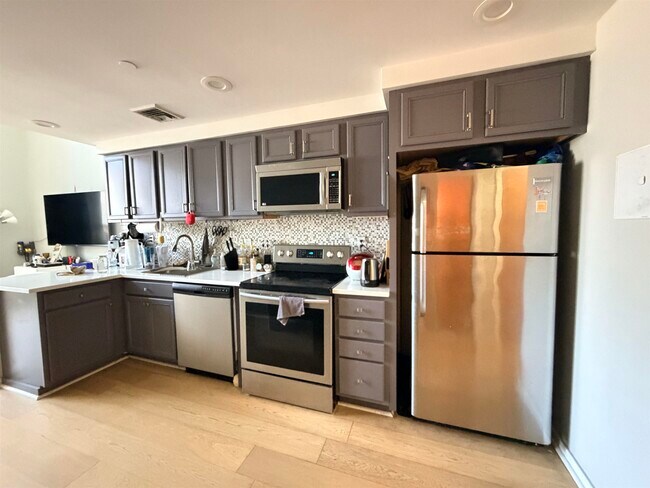 Foto del edificio - 689 Marin Blvd