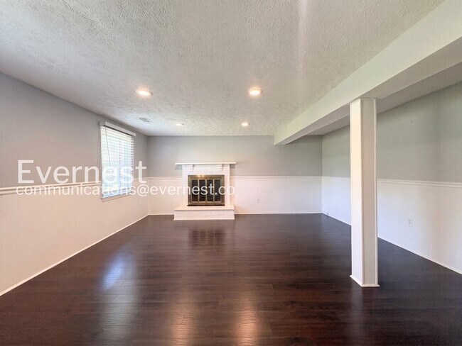 Foto del edificio - 5302 Greenough Pl