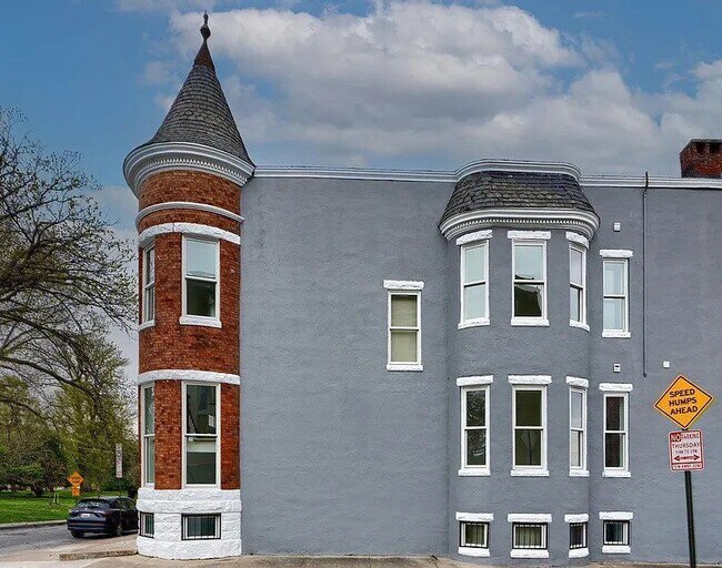 Lateral del edificio - 2920 Auchentoroly Ter