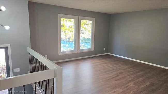 Foto del edificio - 518 SE Timbercreek Ln