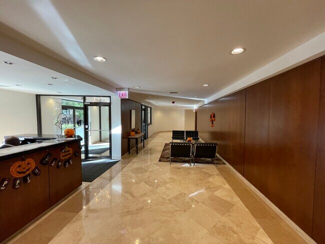 Foto del edificio - 1221 N Dearborn Pkwy