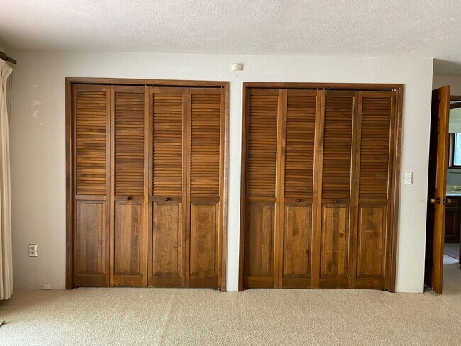 Building Photo - 2 Bedroom plus bonus room 2 bathroom house...