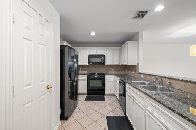 Building Photo - 1719 Redwing Pines Dr