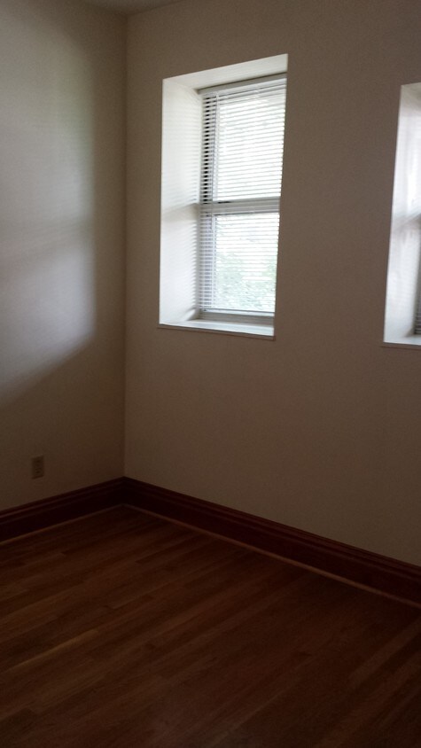 Foto principal - 5789 Pershing Ave