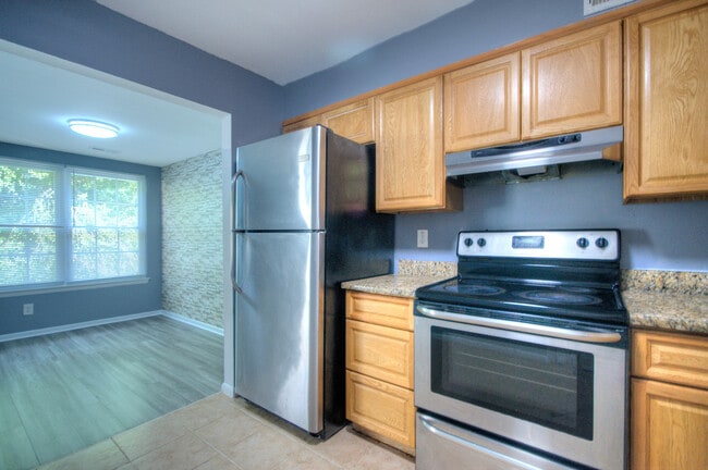 Building Photo - 100 Chaucer Rd