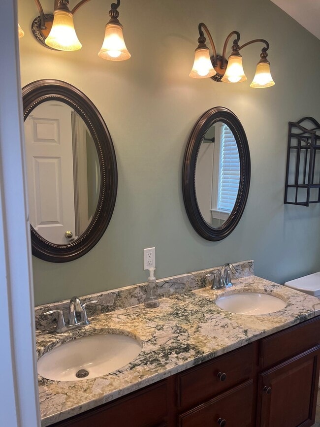 Building Photo - 6 Ireland Way