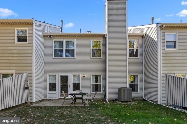 Foto del edificio - 45 Walton Ct