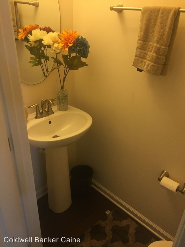 Building Photo - 3 br, 2.5 bath House - 22 Irvington Drive