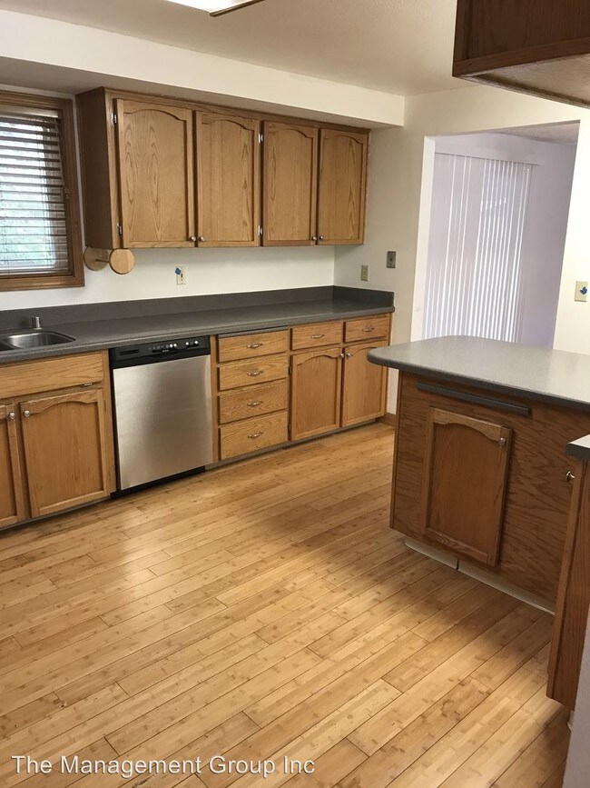 Foto del edificio - 4 br, 3 bath House - 4510 NE 26th Avenue
