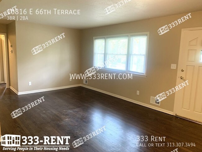 Building Photo - Lovely Home in Raytown Has Everything You ...