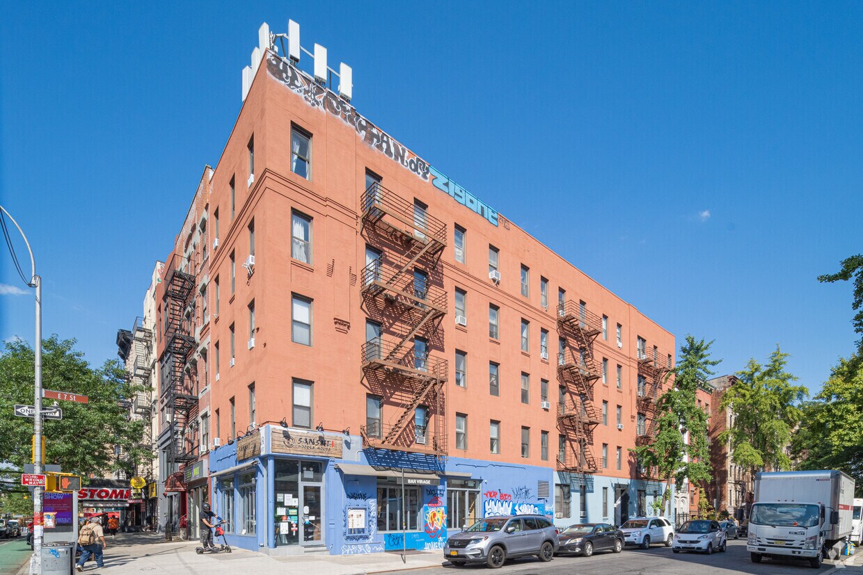 47 E 7th St New York, NY 10003-8100 - 47 E 7th St