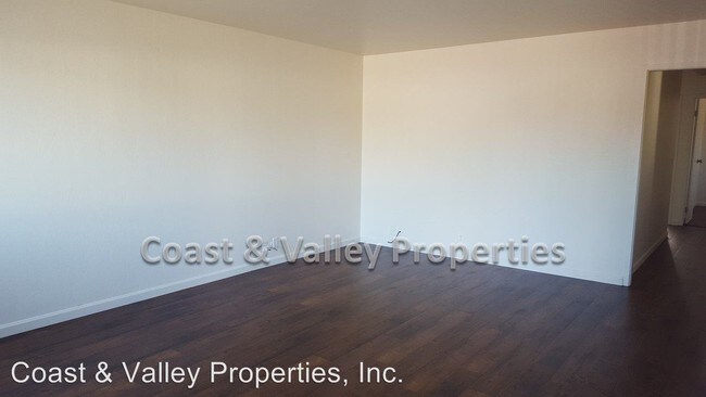 Building Photo - 3 br, 1.5 bath House - 207 Pueblo