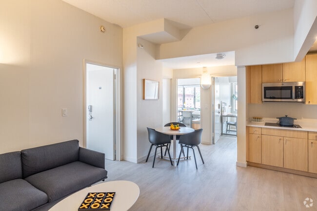 3BR, 2BA - 900SF - Common area - FOUND Study Chelsea- Student/Intern