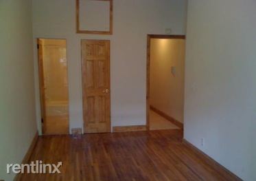 Building Photo - 225 W 71st St