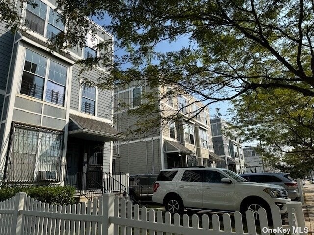 Foto del edificio - 44-16 Rockaway Beach Blvd