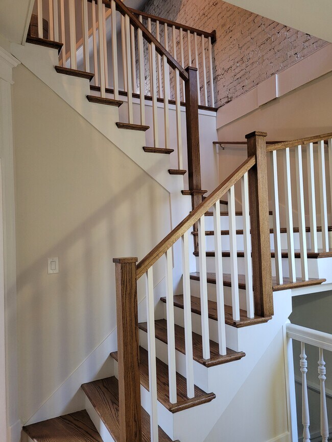 Building Photo - 1305 Judson Ave