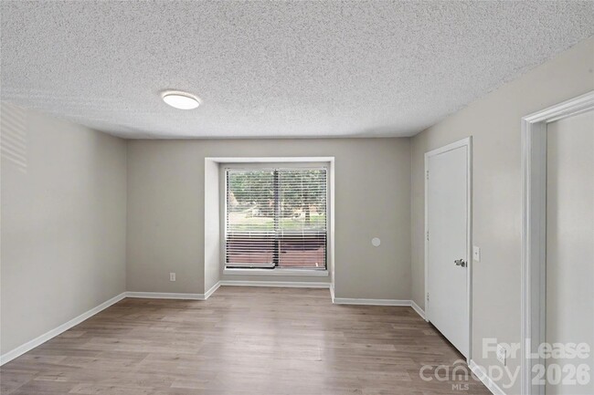 Building Photo - 10971 Harrowfield Rd