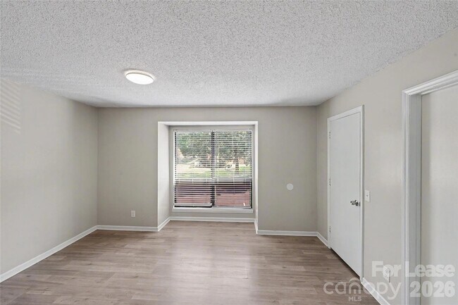 Foto del edificio - 10971 Harrowfield Rd